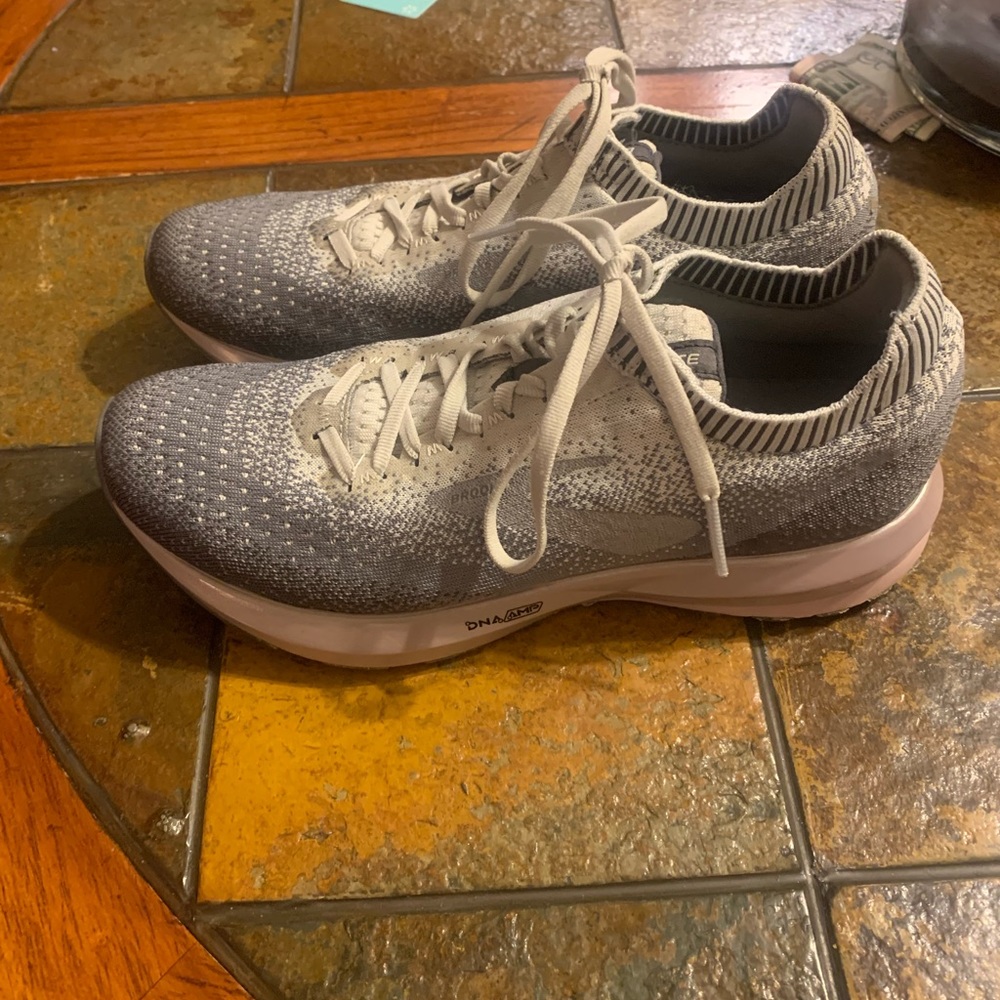 Brooks Levitate 2 Road-Running Shoes - Women's size 9